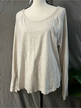 FRYE AND CO. Light Cream Long Sleeve Scoop Neck Tee
